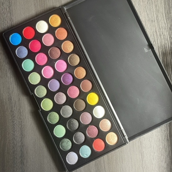 BH Cosmetics Eyeshadow Palette - Picture 6 of 6